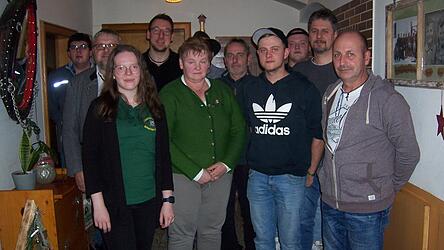 Die neue Vorstandschaft um Sch&uuml;tzenmeister Martin Ilg (2. v. l.)