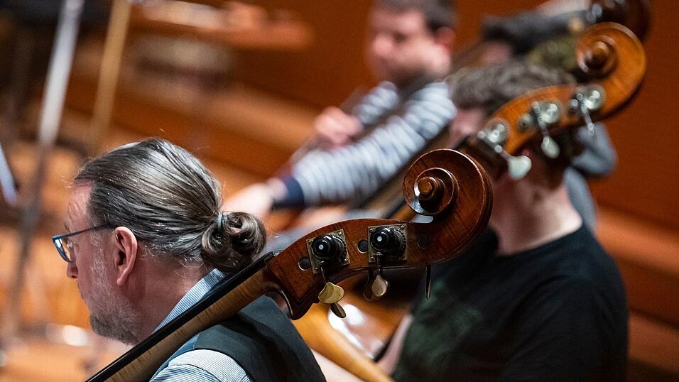 Die Bamberger Symphoniker proben im Konzert- und Kongresszentrum am Regnitzufer.