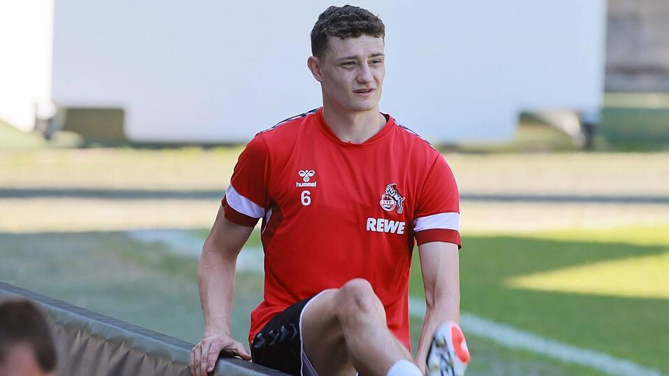 Von Knieproblemen geplagt und nun vor einer hohen Hürde: Eric Martel und der 1. FC Köln wollen an diesem Samstag den direkten Abstieg verhindern. 'Ich habe das Gefühl, dass der Fußballgott auf unserer Seite ist', sagt der Straubinger unserer Redaktion. Von Knieproblemen geplagt und nun vor einer hohen Hürde: Eric Martel und der 1. FC Köln wollen an diesem Samstag den direkten Abstieg verhindern. 'Ich habe das Gefühl, dass der Fußballgott auf unserer Seite ist', sagt der Straubinger unserer Redaktion.