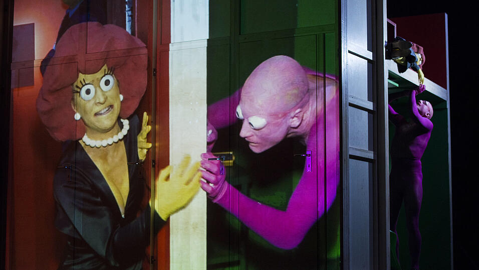 Anne Bontemps und Michael Schröder in 'Die Verwandlung' Anne Bontemps und Michael Schröder in 'Die Verwandlung'