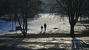 Noch ist der Winter nicht vorbei. In Teilen Bayerns k&ouml;nnte es wieder leicht schneien. (Archivbild)