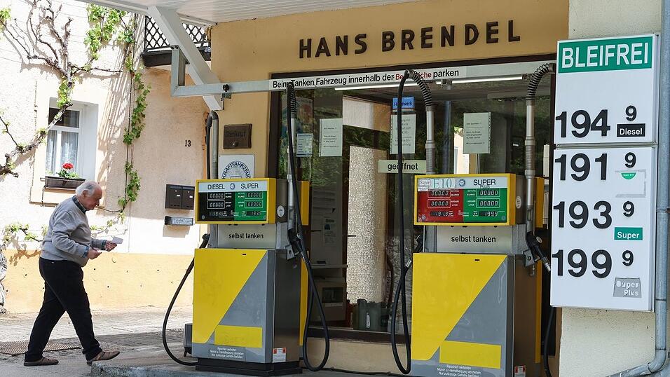 Bei Herbert Brendels Tankstelle wird der Spritpreis nur alle zwei Wochen angepasst.