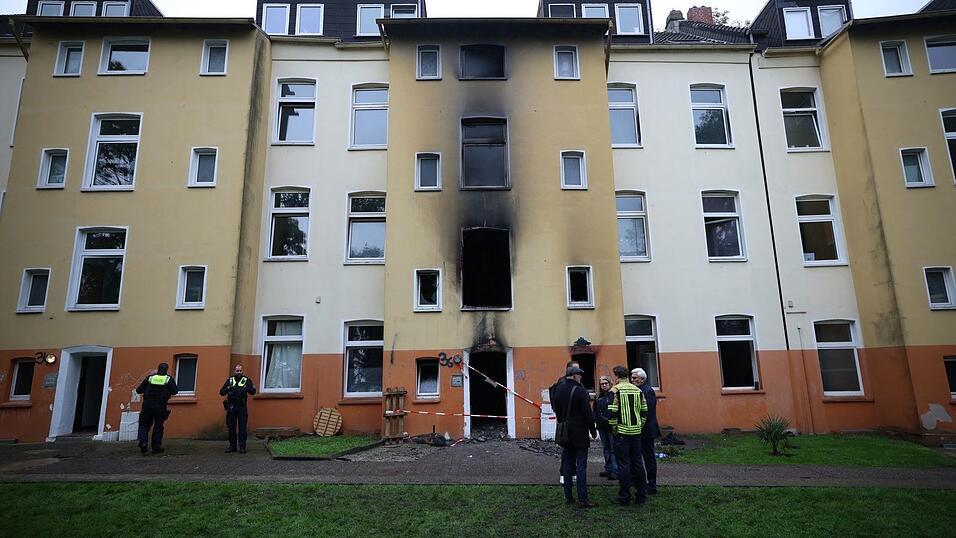 Das Haus nach dem Brand in Bochum. Es dürfte unbewohnbar sein. Das Haus nach dem Brand in Bochum. Es dürfte unbewohnbar sein.