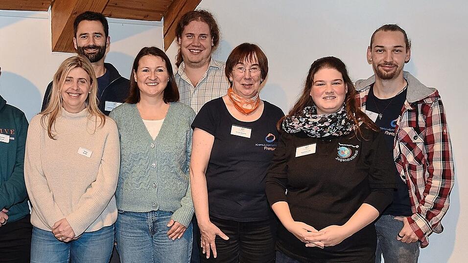 Die neue Vorstandschaft des KJR Freising (v. l.) Sebastian Dohmen, Tanja Renkl, Andreas Mettenleiter, Margaretha Wurmseher, Matthias Lohmair, Vorsitzende Ursula Delgado, Stv. Vorsitzende Stephanie Fuß und Wendelin Hege. Die neue Vorstandschaft des KJR Freising (v. l.) Sebastian Dohmen, Tanja Renkl, Andreas Mettenleiter, Margaretha Wurmseher, Matthias Lohmair, Vorsitzende Ursula Delgado, Stv. Vorsitzende Stephanie Fuß und Wendelin Hege.