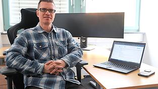 Professor Thomas Bolz in seinem neuen Büro im Biopark Regensburg.
