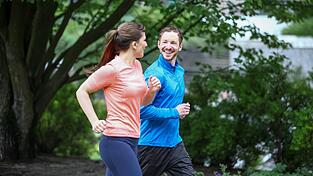 Beschwingt loslaufen: Jogger brauchen kaum Ausr&uuml;stung.