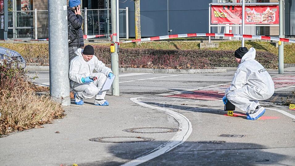 Die Spurensicherung war nach dem Messerangriff im Einsatz. Die Spurensicherung war nach dem Messerangriff im Einsatz.