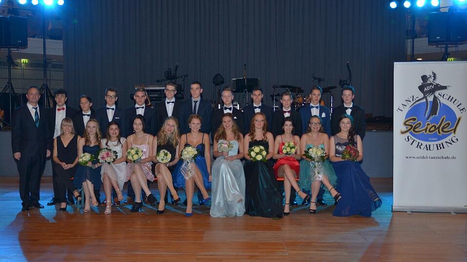 Die Bilder vom Abschlussball der Tanzschule Seidel in der Fraunhofer-Halle am 28. November. Die Bilder vom Abschlussball der Tanzschule Seidel in der Fraunhofer-Halle am 28. November.