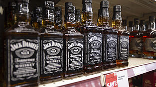 Whiskey könnte bald teurer werden: Die EU reagiert auf US-Zölle mit Gegenmaßnahmen.