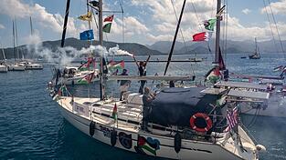 Pro-Palästinensische Akivisten der sogenannten „Global Sumud Flotilla“ waren mit Booten nach Gaza unterwegs. Ein Video, in dem Ben-Gvir die gefesselsten Aktivisten demütigt, sorgte für Empörung. Pro-Palästinensische Akivisten der sogenannten „Global Sumud Flotilla“ waren mit Booten nach Gaza unterwegs. Ein Video, in dem Ben-Gvir die gefesselsten Aktivisten demütigt, sorgte für Empörung.