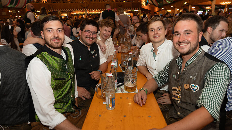 Die Partybilder vom Mittwoch, 14. August 2024, aus dem Festzelt Weckmann. Die Partybilder vom Mittwoch, 14. August 2024, aus dem Festzelt Weckmann.
