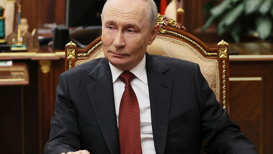 Der russische Präsident Wladimir Putin erwartet in seinem Angriffskrieg gegen die Ukraine eine Niederlage Kiews. (Archivbild) Der russische Präsident Wladimir Putin erwartet in seinem Angriffskrieg gegen die Ukraine eine Niederlage Kiews. (Archivbild)