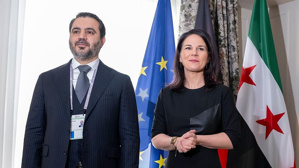Bei der Münchner Sicherheitskonferenz traf Außenministerin Annalena Baerbock (Grüne) den Außenminister der syrischen Übergangsregierung, Asaad al-Schaibani, Außenminister von Syrien. Bei der Münchner Sicherheitskonferenz traf Außenministerin Annalena Baerbock (Grüne) den Außenminister der syrischen Übergangsregierung, Asaad al-Schaibani, Außenminister von Syrien.