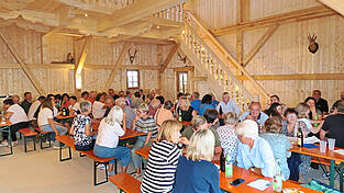 Das heimelige Ambiente des neuen Stadels beeindruckte die Besucher.