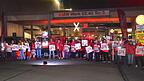 Schon in der Vergangenheit hatte die IG Metall zu Protesten vor dem BMW-Werk Dingolfing aufgerufen - etwa im November 2024. Schon in der Vergangenheit hatte die IG Metall zu Protesten vor dem BMW-Werk Dingolfing aufgerufen - etwa im November 2024.