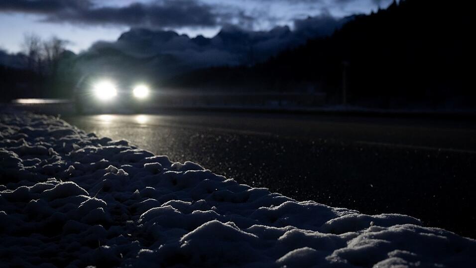Auf den Straßen ist Vorsicht geboten. (Archivbild)