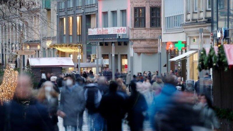 Experten bef&uuml;rchten, dass weitere Kontaktbeschr&auml;nkungen nicht zu vermeiden sein werden.