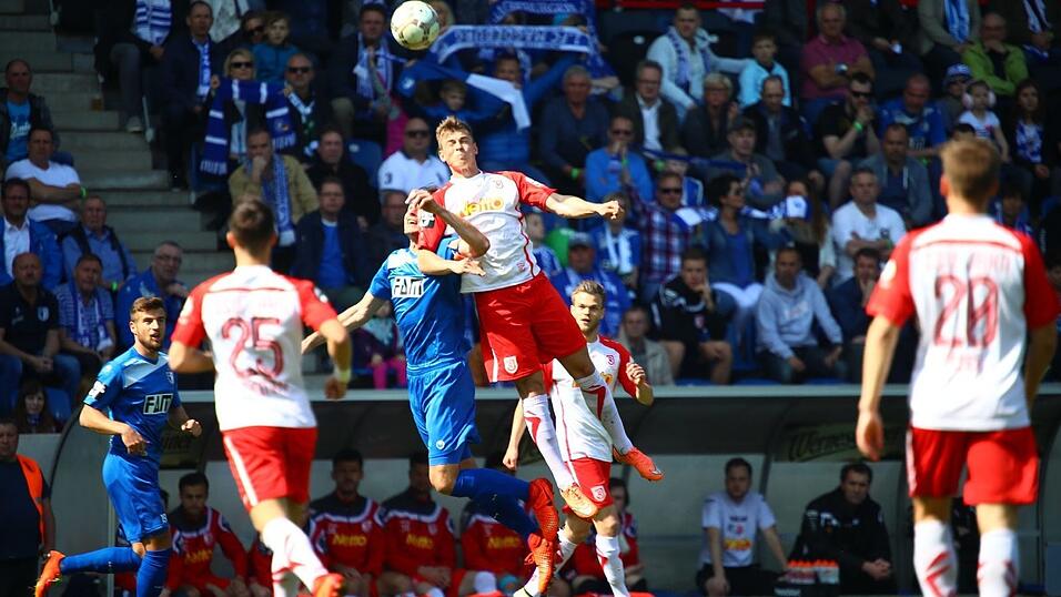 Jahn Regensburg hat auch das Drittliga-Spitzenspiel beim 1. FC Magdeburg gewonnen.