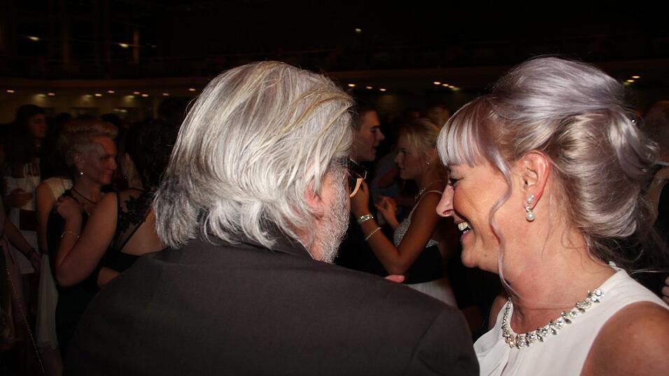 Die Bilder vom Abschlussball der Tanzschule Seidel in der Fraunhofer-Halle am 28. November. Die Bilder vom Abschlussball der Tanzschule Seidel in der Fraunhofer-Halle am 28. November.