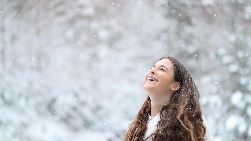 Bewusst im Hier und Jetzt sein: Das ist eine Möglichkeit, um der negativen Gedankenspirale zu entkommen. Bewusst im Hier und Jetzt sein: Das ist eine Möglichkeit, um der negativen Gedankenspirale zu entkommen.