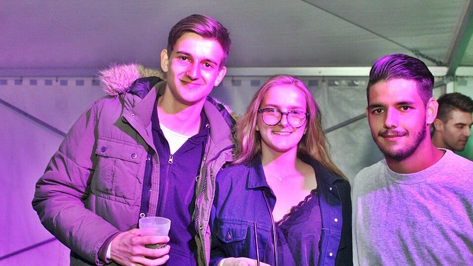 Die besten Bilder vom Wein- und Wei&szlig;bierfest des Burschenvereins Arth und der M&auml;dchengruppe.