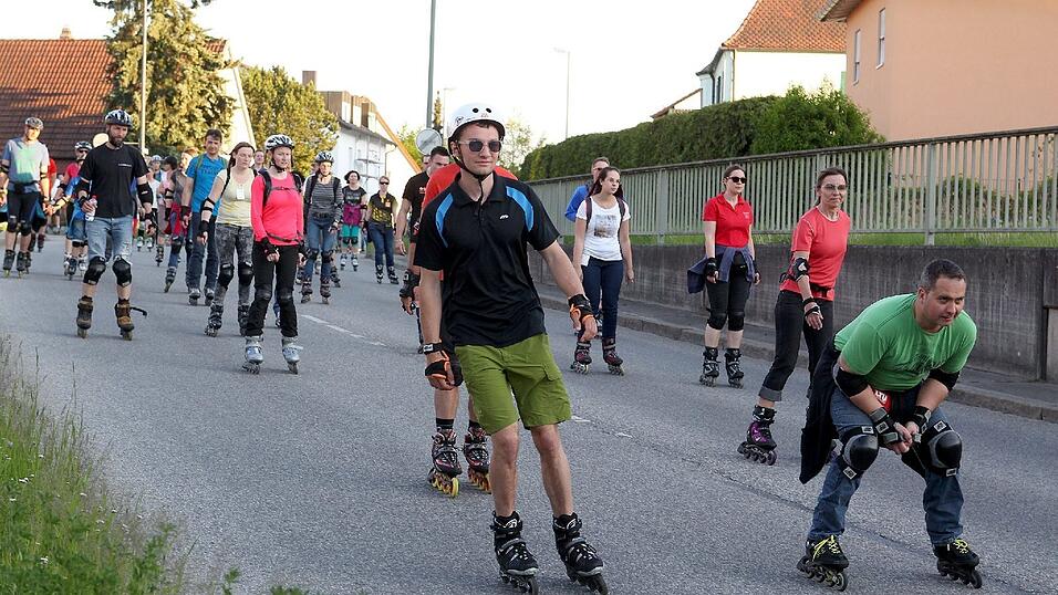 Die Bladenight bereitete den Teilnehmern wieder viel Spaß. Die Bladenight bereitete den Teilnehmern wieder viel Spaß.