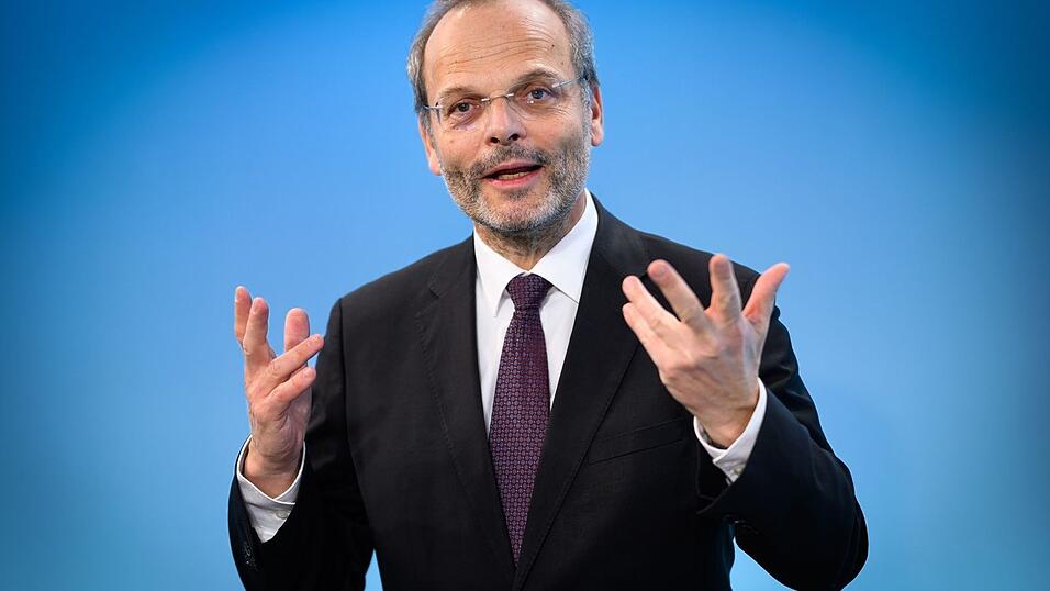 Felix Klein ist Diplomat und arbeitete fr&uuml;her im Ausw&auml;rtigen Amt sowie an deutschen Auslandsvertretungen in Italien und Kamerun.