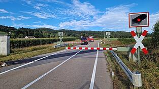 Und was, wenn jetzt ein Ernstfall eintritt? Sogar den Retttungsdienst hat die Schranke schon einmal ausgebremst. Die veraltete Technik sorgt seit Jahren für Unmut bei den Anwohnern und Autofahrern.