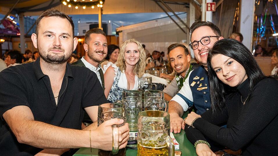 Die Partybilder vom Montag, 17. August, aus dem Festzelt Reisinger. Die Partybilder vom Montag, 17. August, aus dem Festzelt Reisinger.