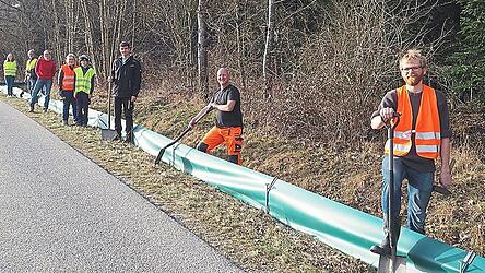 Helfen im Familienverbund und/oder mit gebührendem Abstand.