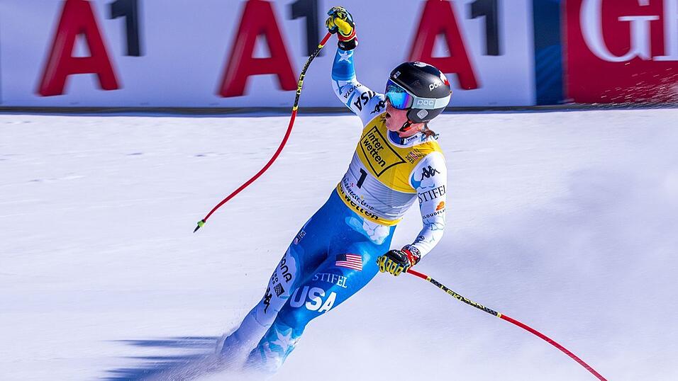 Shiffrins US-Teamkollegin Breezy Johnson gewann am Samstag Abfahrts-Gold. Shiffrins US-Teamkollegin Breezy Johnson gewann am Samstag Abfahrts-Gold.