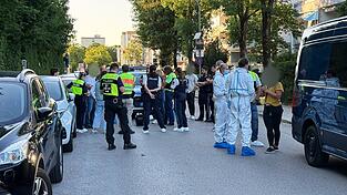 Die Polizei sucht mit einem Großaufgebot nach dem dritten Mann.