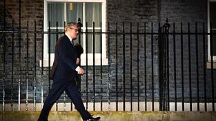 Premier Starmer gab sich vor seiner Fraktion k&auml;mpferisch - und bekam daf&uuml;r viel Applaus.