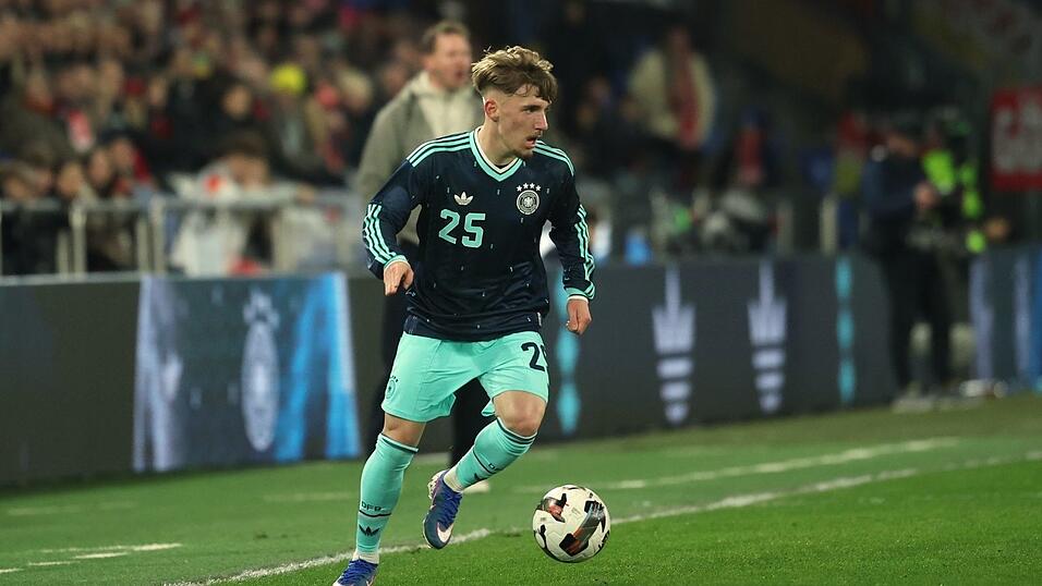 Dynamisch am Ball: Deb&uuml;tant Lennart Karl.