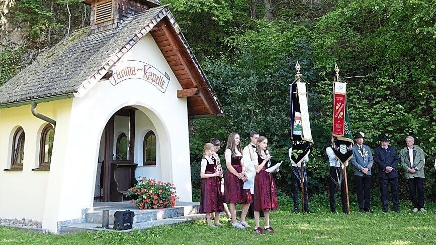 Bei der Andacht an der Fatimakapelle sprachen die Jugendlichen die Fürbitten. Bei der Andacht an der Fatimakapelle sprachen die Jugendlichen die Fürbitten.