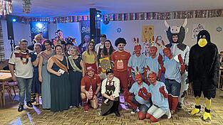 Bargutscheine von der Jury gab es auch dieses Mal wieder für die einfallsreichsten Kostümgruppen. Bargutscheine von der Jury gab es auch dieses Mal wieder für die einfallsreichsten Kostümgruppen.