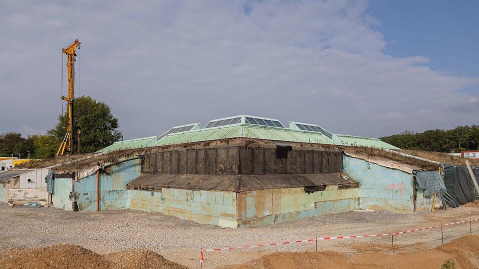 Ein geplanter Erweiterungsbau der Mack-Pyramide ist für die Stiftung Denkmalschutz ein Negativbeispiel. (Archivbild) Ein geplanter Erweiterungsbau der Mack-Pyramide ist für die Stiftung Denkmalschutz ein Negativbeispiel. (Archivbild)