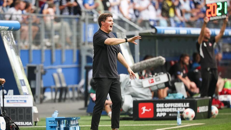 Konnte endlich den ersten Bundesliga-Sieg seiner Mannschaft beklatschen: HSV-Trainer Merlin Polzin.
