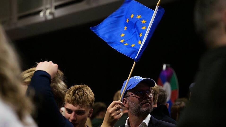 Island wird vorerst weiterhin kein Teil der EU sein. Island wird vorerst weiterhin kein Teil der EU sein.