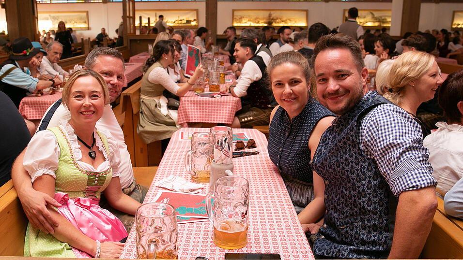 Die Partybilder vom Sonntag, 10. August, aus dem Festzelt Krönner. Die Partybilder vom Sonntag, 10. August, aus dem Festzelt Krönner.