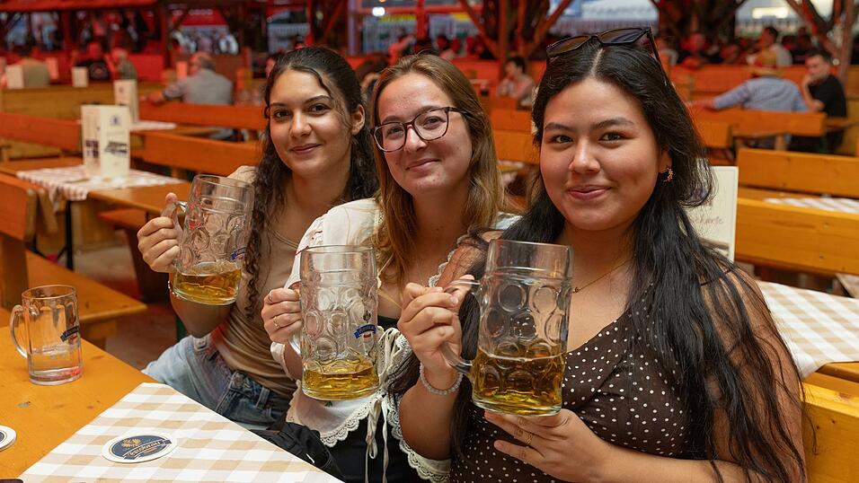 Die Partybilder vom Dienstag, 11. August, aus dem Festzelt Reisinger. Die Partybilder vom Dienstag, 11. August, aus dem Festzelt Reisinger.