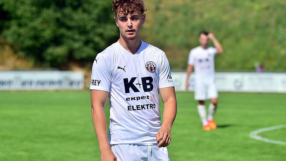Chams Lukas Krämer spielte zum zweiten Mal über 90 Minuten ein Bayernliga-Spiel und zeigte in der Innenverteidigung eine starke Leistung.