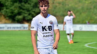 Chams Lukas Krämer spielte zum zweiten Mal über 90 Minuten ein Bayernliga-Spiel und zeigte in der Innenverteidigung eine starke Leistung.