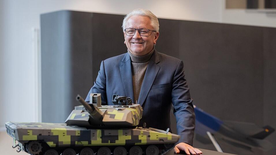 Ein Modell des Kampfpanzers Panther, den Rheinmetall in Italien baut und erste Exemplare 2028 ausliefern m&ouml;chte.