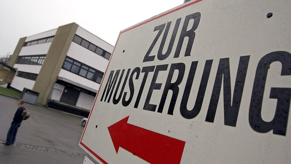 Das Thema Musterung könnte bald wieder zum Leben junger Männer dazugehören. (Symbolfoto)