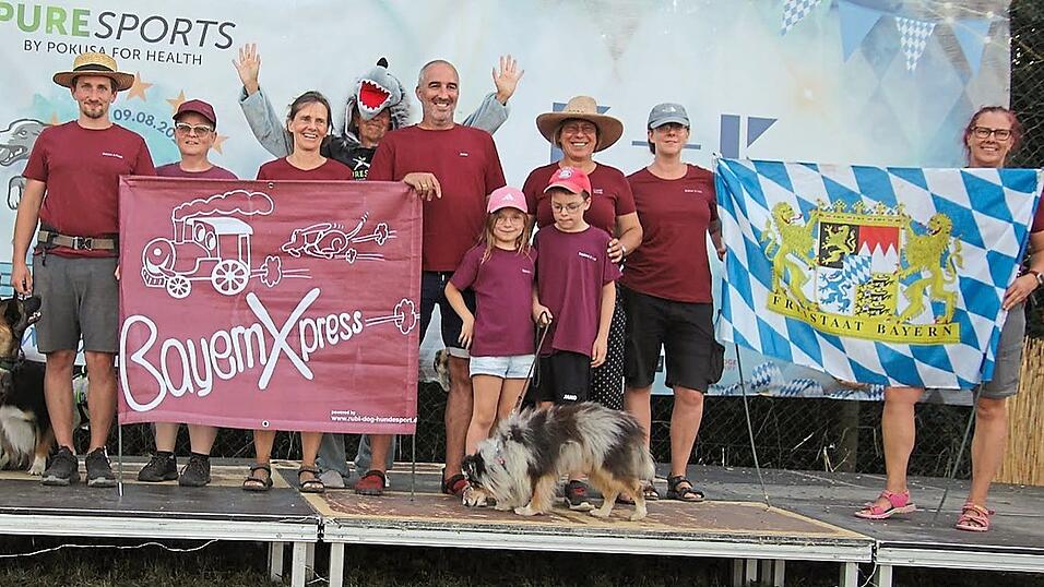Das Team von &bdquo;BayernXpress&ldquo; aus Bodenkirchen mit seinen zwei- und vierbeinigen Mitgliedern.