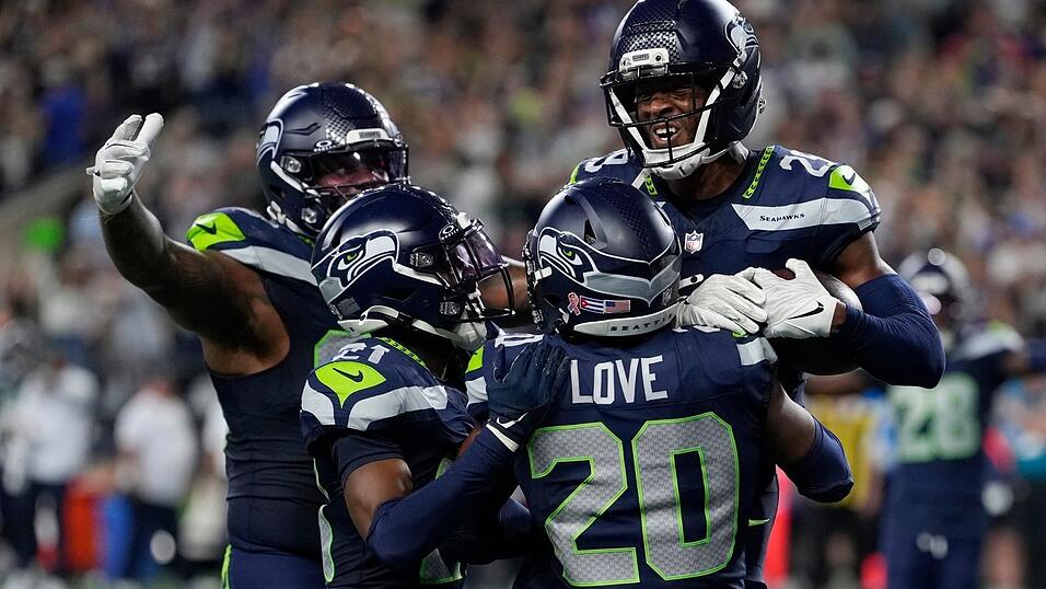 Die Seahawks ließen nach dem entscheidenden Ballgewinn der Freude freien Lauf. Die Seahawks ließen nach dem entscheidenden Ballgewinn der Freude freien Lauf.