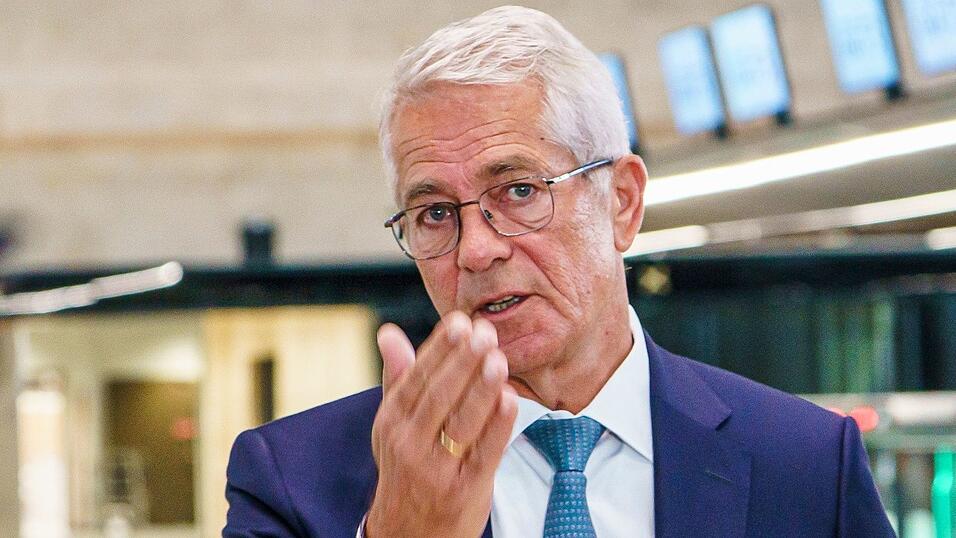 Fraport-Chef Schulte setzt auf eine sichere Kerosinversorgung. (Archivbild)
