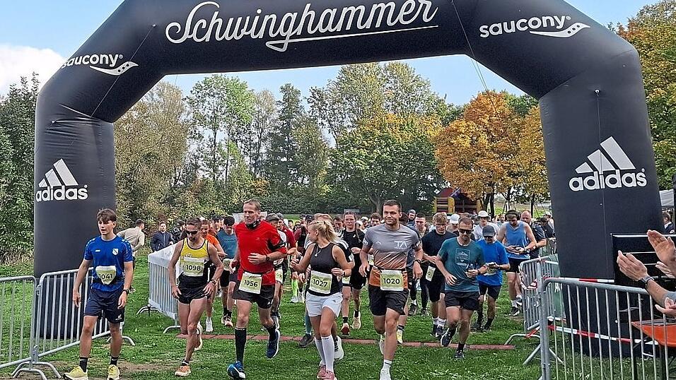 Gemeinsam ging es auf die erste Runde. Gemeinsam ging es auf die erste Runde.
