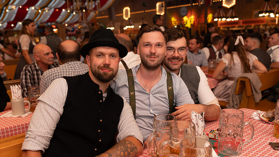 Die Partybilder vom Freitag, 11. August 2023, aus dem Festzelt Krönner. Die Partybilder vom Freitag, 11. August 2023, aus dem Festzelt Krönner.